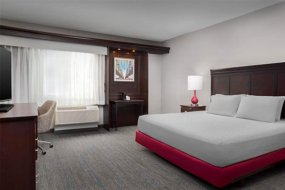 Hampton Inn By Hilton And Suites Omaha Downtown