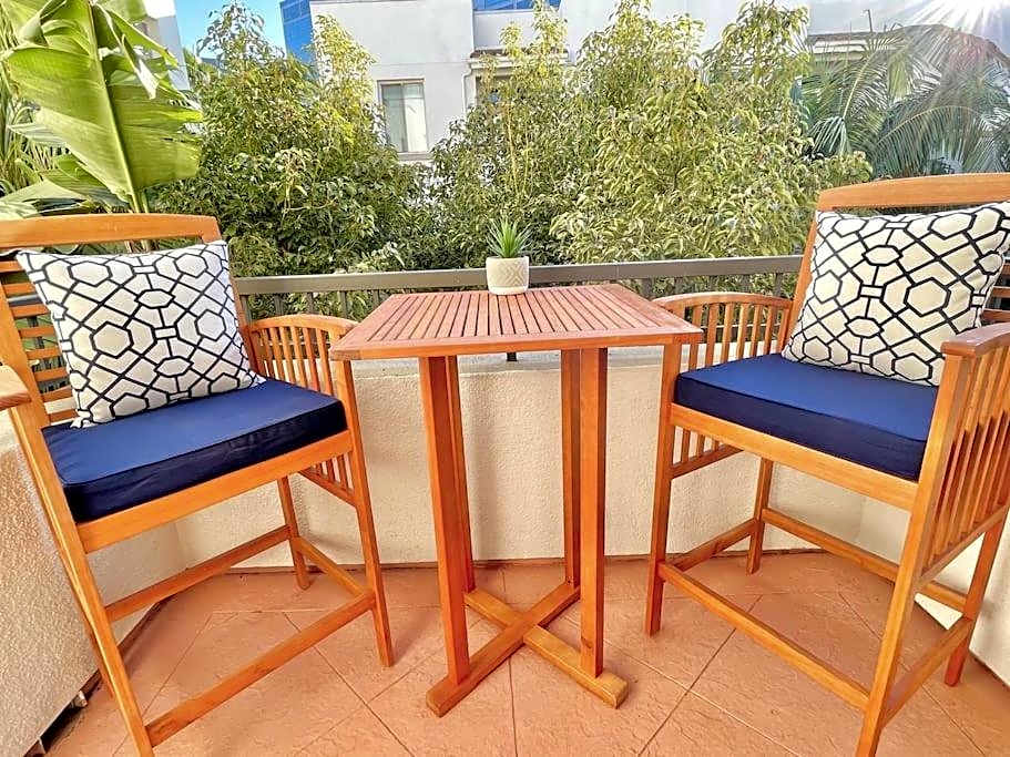 Cozy 2 Bedroom 2 Bathroom Condo with Pool, Gym, Spa