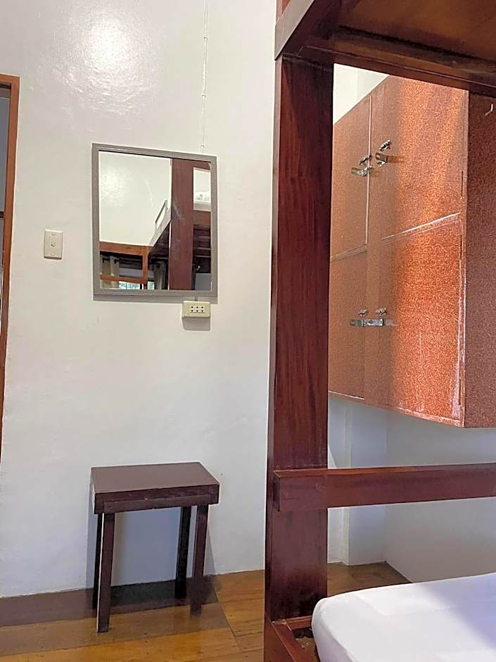 Photo 1 sur 8 de Family Room with Shared Bathroom