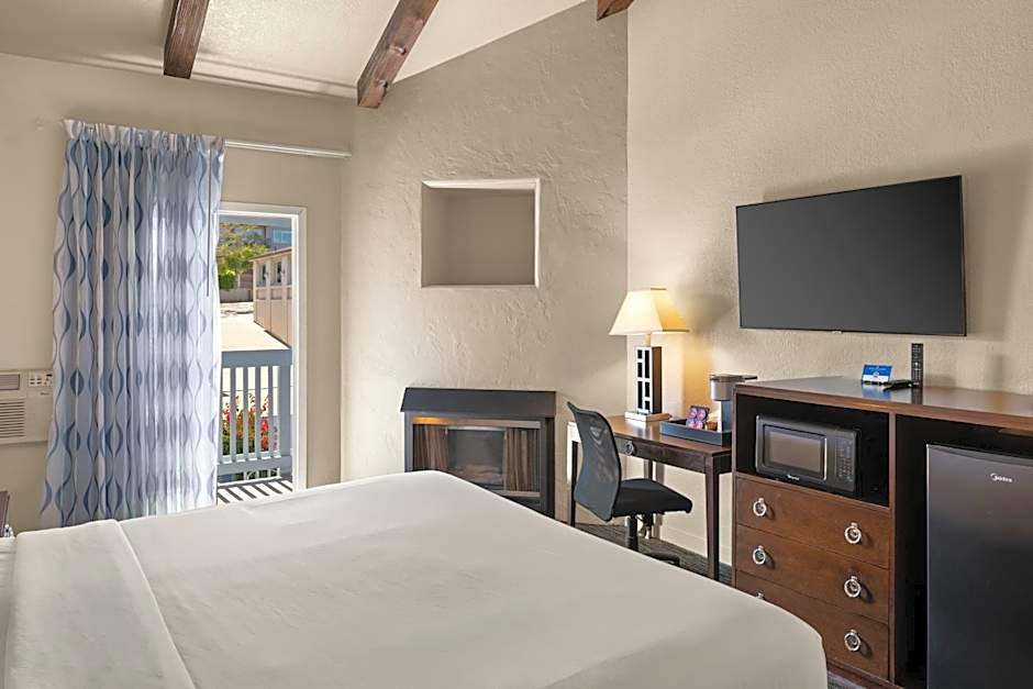 Cannery Row Inn