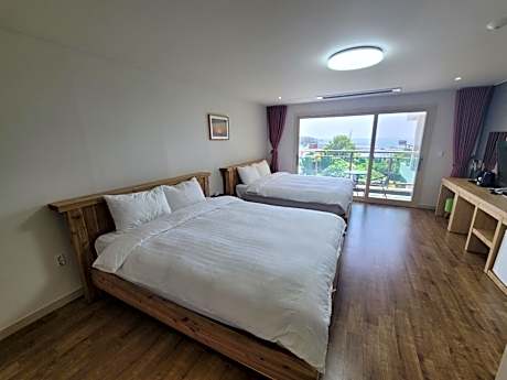 Family Twin Room - Non-Smoking