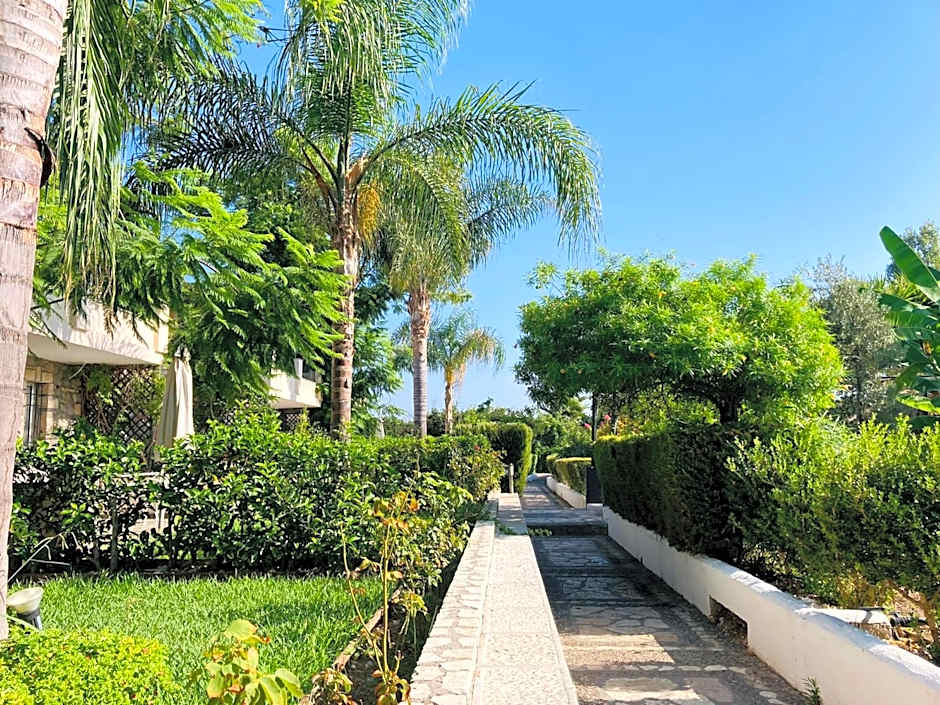 Sunny Garden Aparthotel