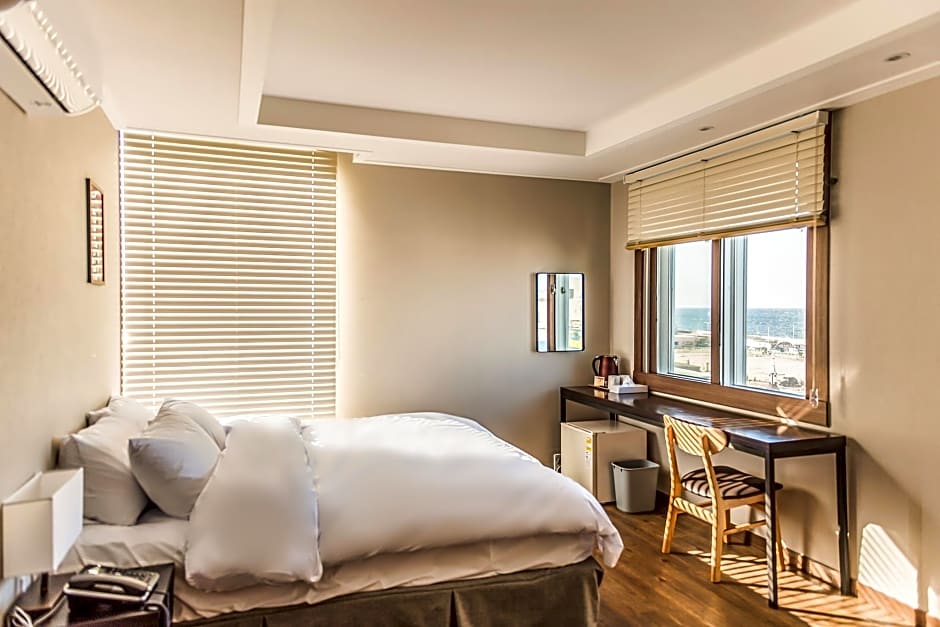 Check Inn Hotel