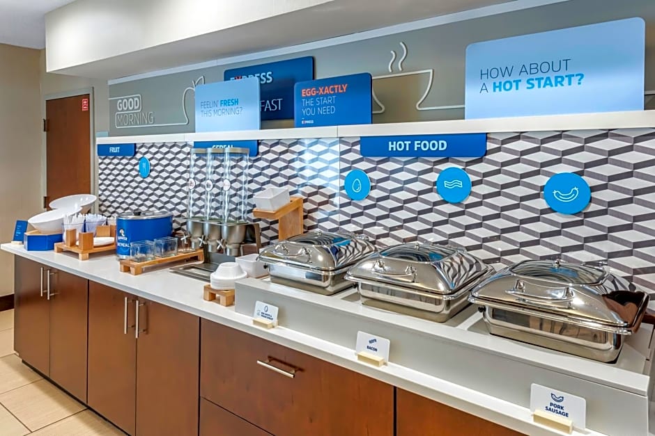 Holiday Inn Express Hotel & Suites Cincinnati-Blue Ash By IHG