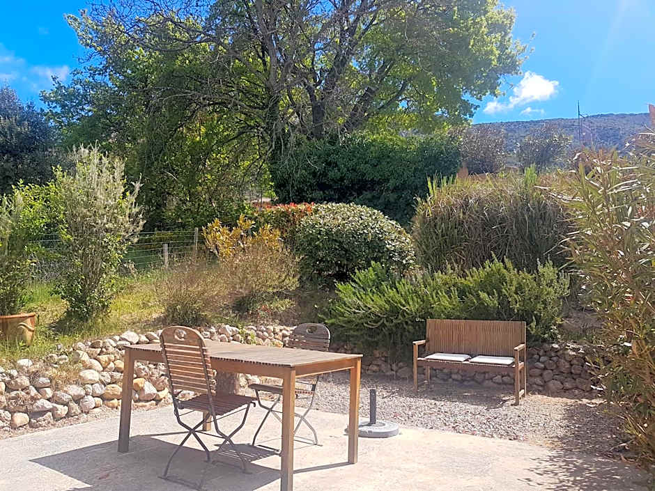 "Les Lauriers" chambre indépendante avec terrasse privée