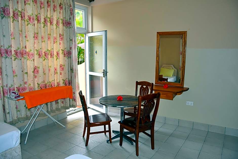 Reef Holiday Apartments