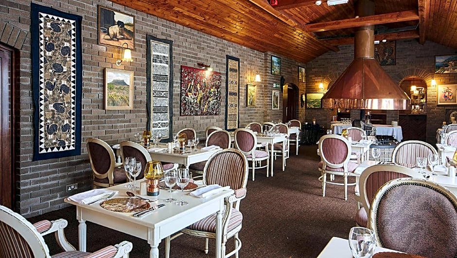 Cedar Lodge Hotel & Restaurant
