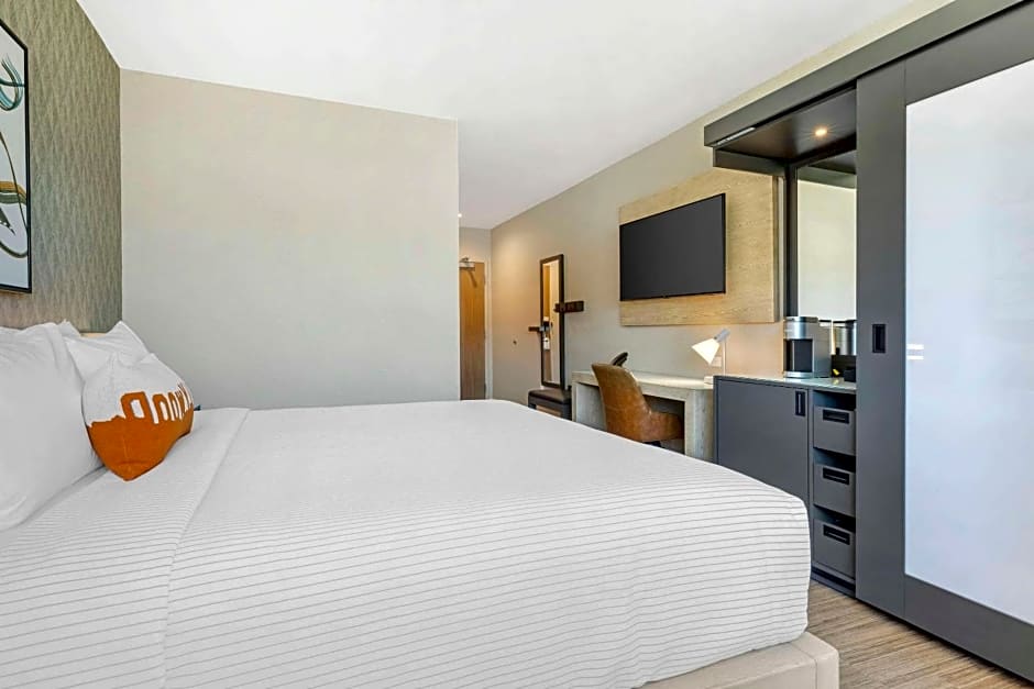 Cambria Hotel Burbank Airport