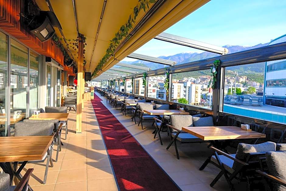 GRAND SALIZZE HOTEL