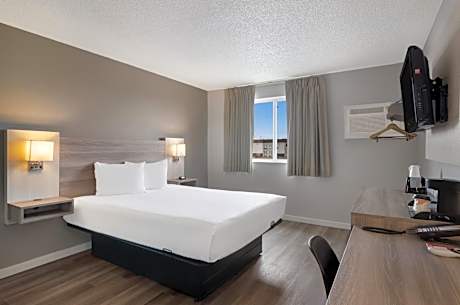 1 King Bed, Nonsmoking