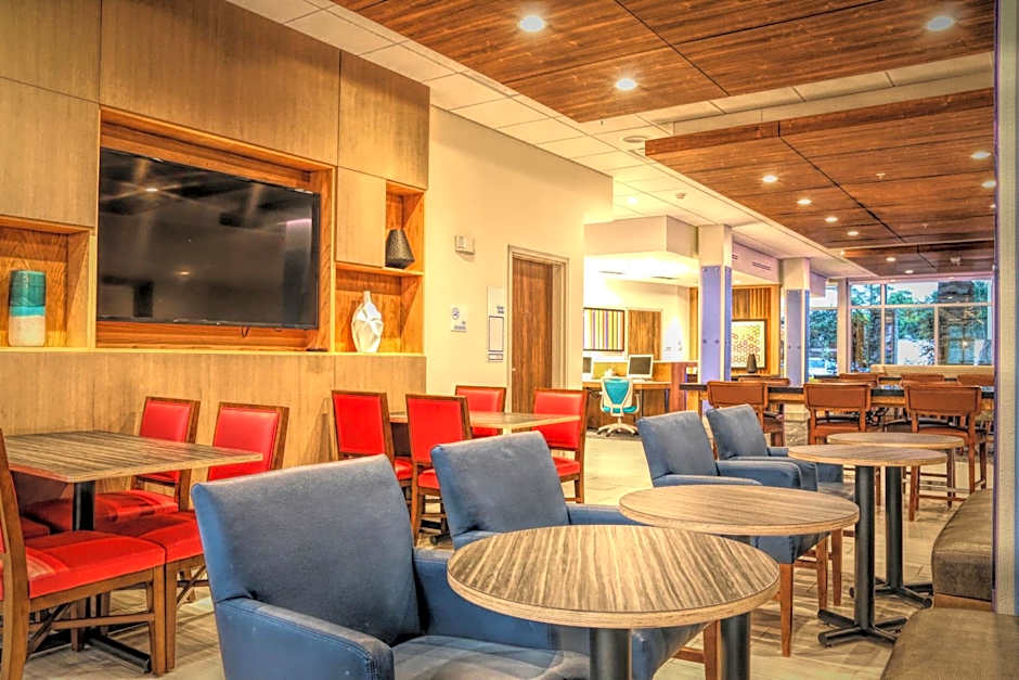 Holiday Inn Express & Suites Chalmette - New Orleans S By IHG