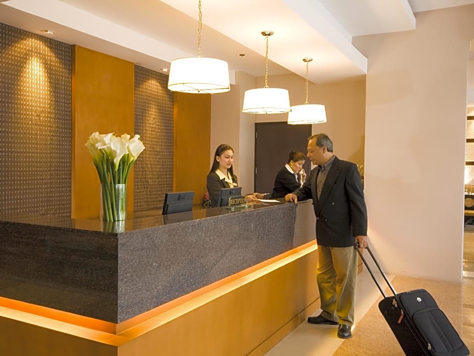 Baguio Burnham Suites Hotel