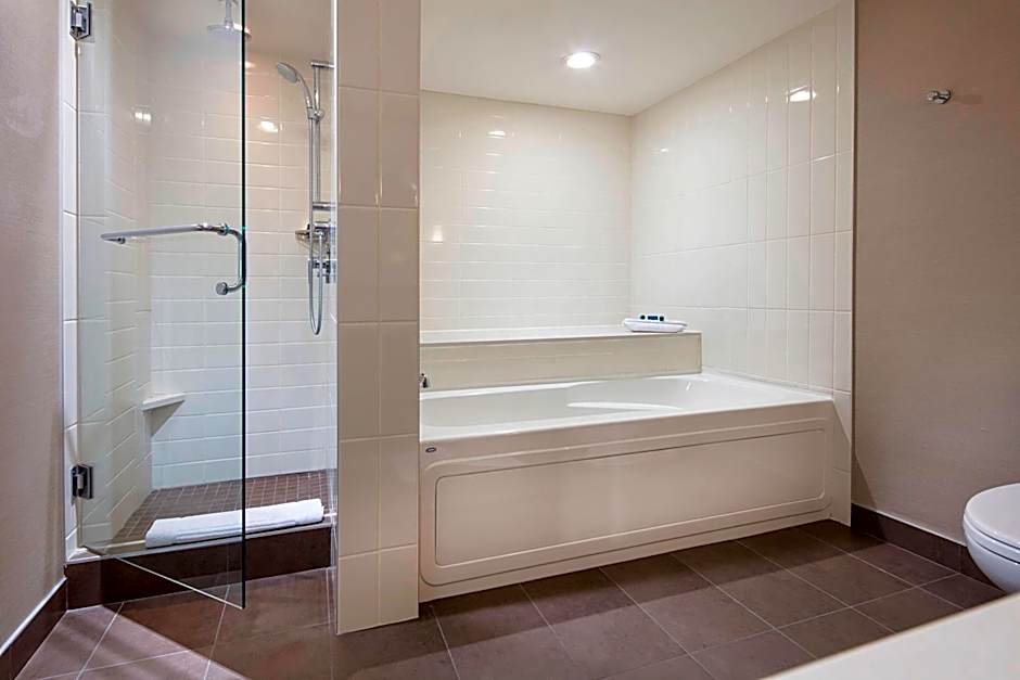 Delta Hotels by Marriott Edmonton South Conference Centre