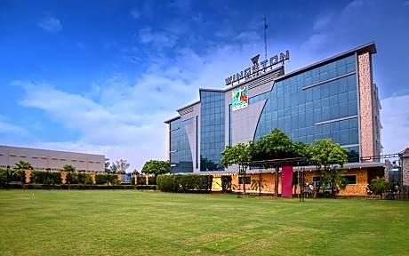 Wingston A Treehouse Hotel - Mathura