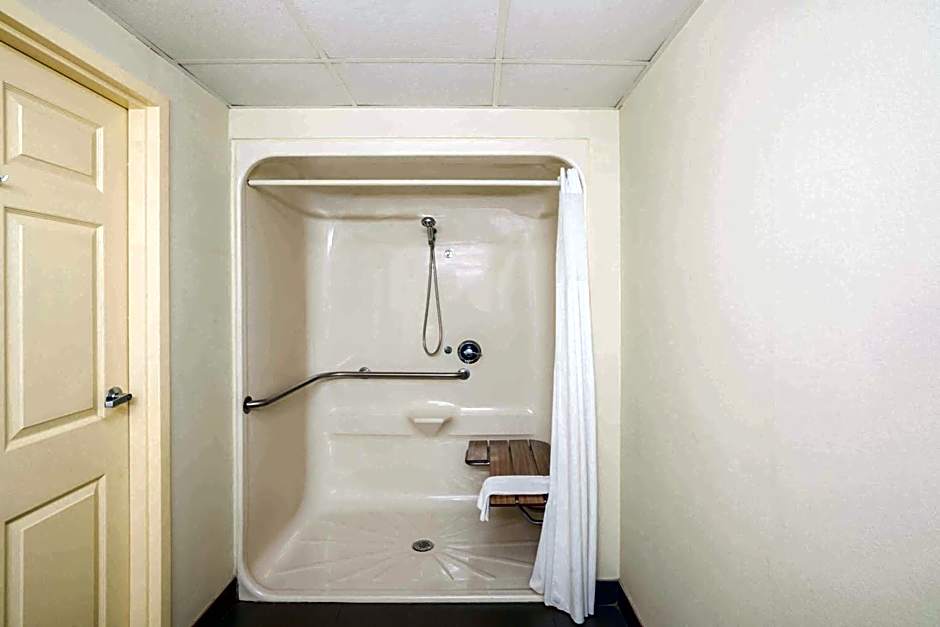 Days Inn by Wyndham Clarksville North