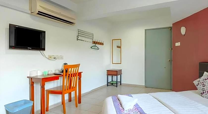 OYO 89874 Gs Golden Star Hotel