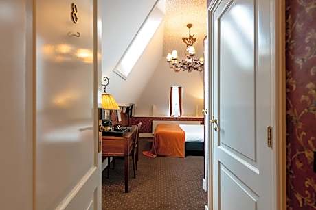 Small Deluxe Double Room