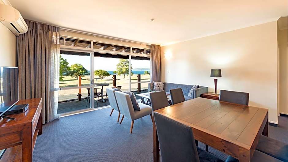 Suncourt Hotel & Conference Centre