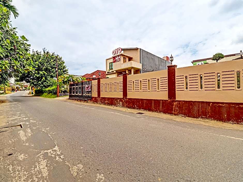 OYO 90945 Arizon Kost