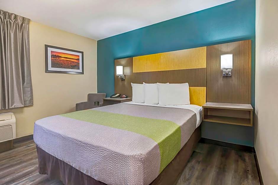 Studio 6 Lenexa - Overland Park