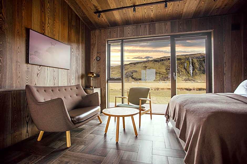 Seljalandsfoss Horizons