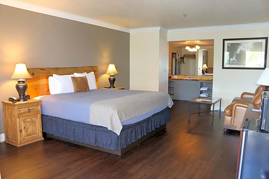 Photo 1 of 4 of Deluxe 1 King Bed, No Pets, 2nd Floor
