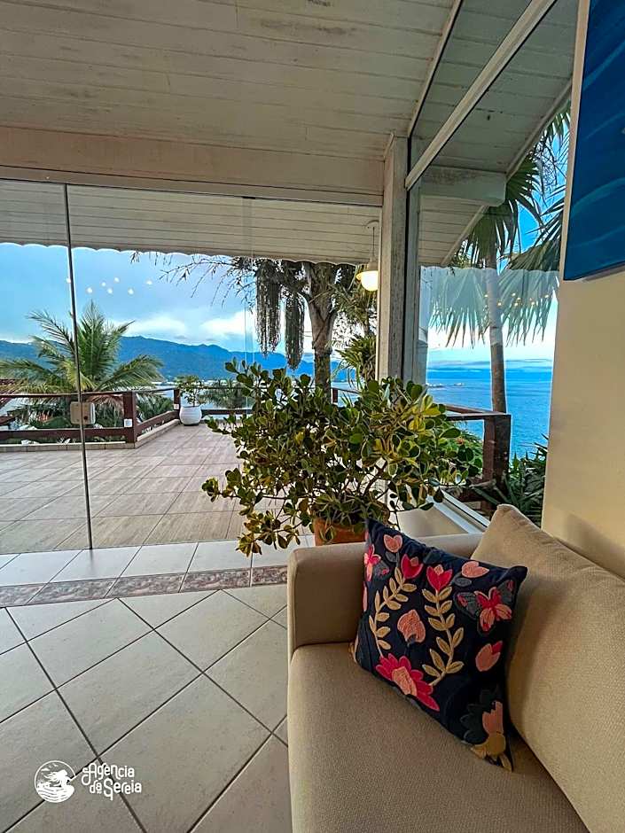 Casa c/piscina e vista p/ Ilha das Cabras em Piúva