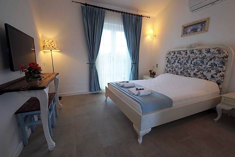 Tarcin Alacati Otel