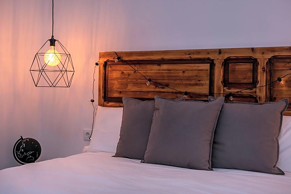 GOMEZ ROOMS