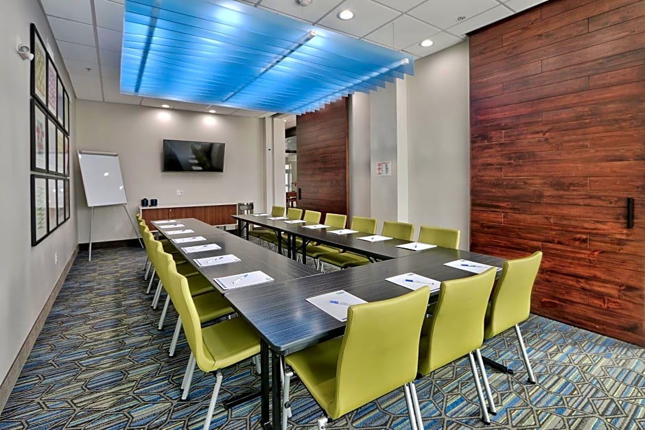Holiday Inn Express & Suites - Houston East - Beltway 8, an IHG Hotel