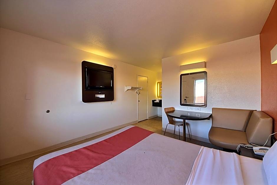 Motel 6 Laredo South