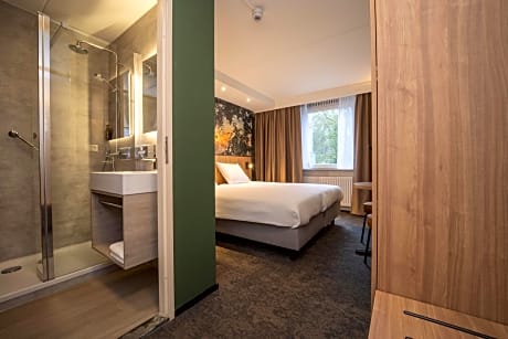 Deluxe Double Room with Shower