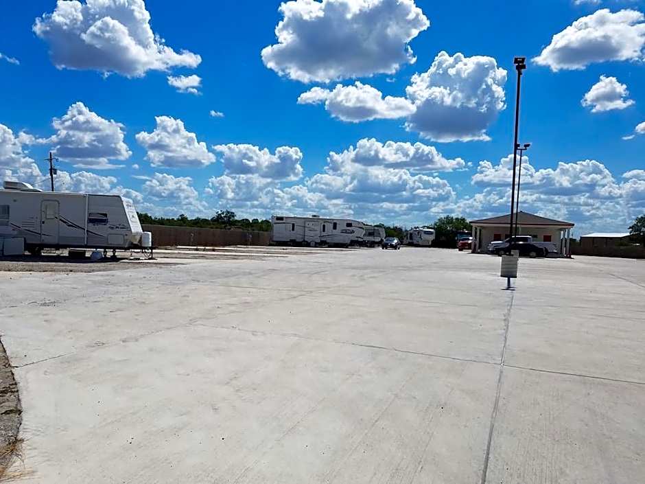 Luxury Inn & RV Park