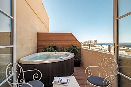 Suite with Hot Tub