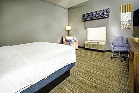 King Room - Hearing Access/Non-Smoking