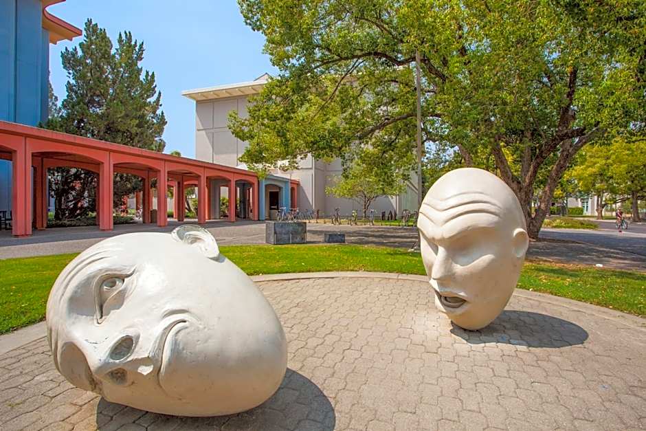 Holiday Inn Express & Suites Davis - University Area By IHG