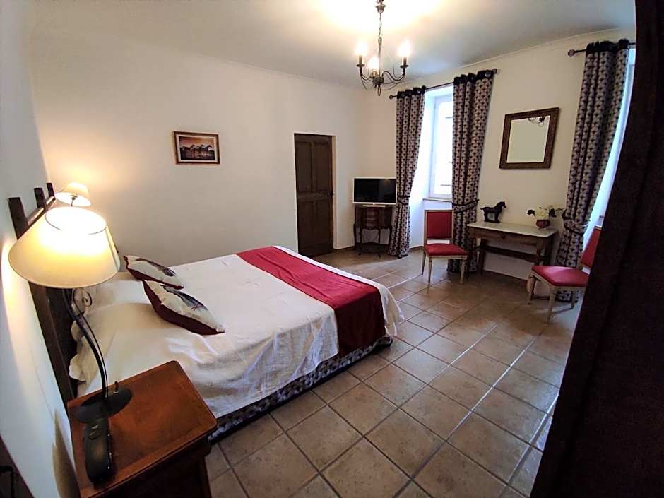 Logis Hôtel Restaurant Gîte La Bastide du Vébron