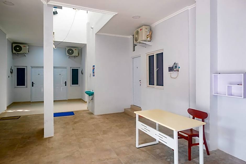 RedDoorz near STIE YKPN 3