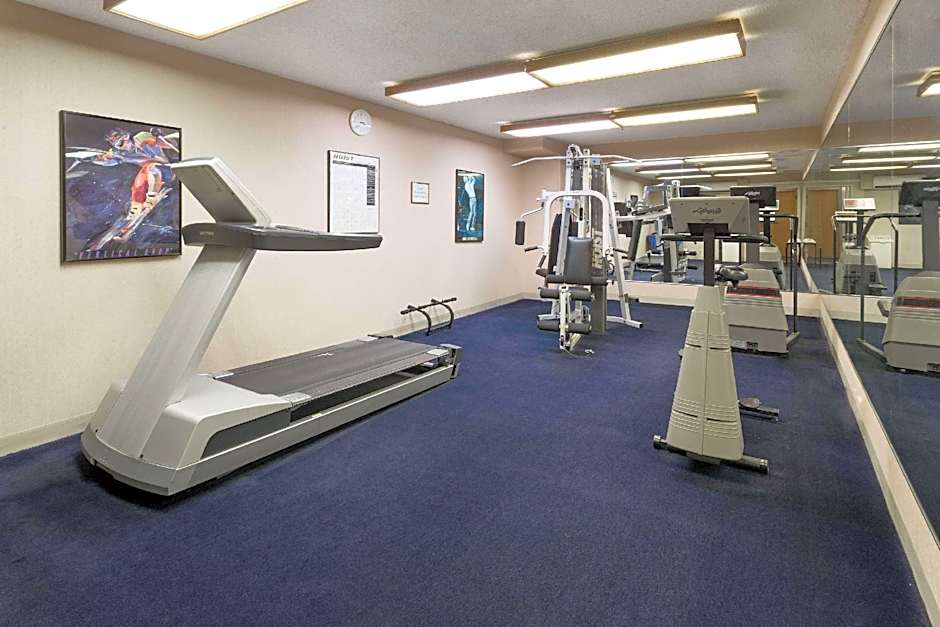 Ramada by Wyndham Bettendorf