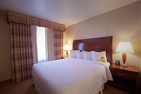 King Room with Accessible Tub - Mobility and Hearing Access/Non-Smoking