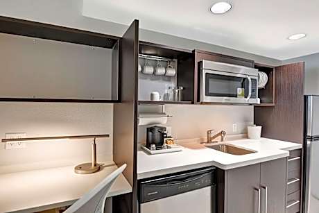 King Studio Suite - Hearing Access/Non-Smoking