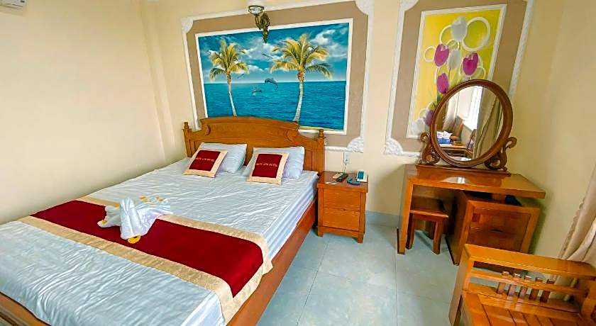 Quang Anh Hotel by The Moment