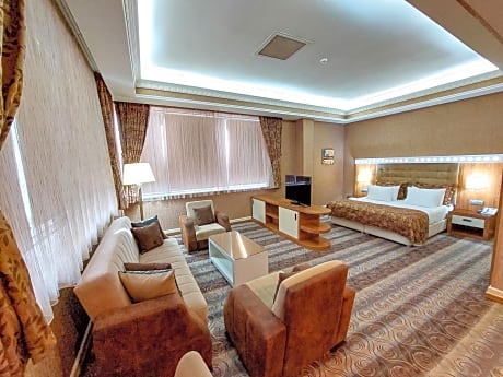 JUNIOR SUITE