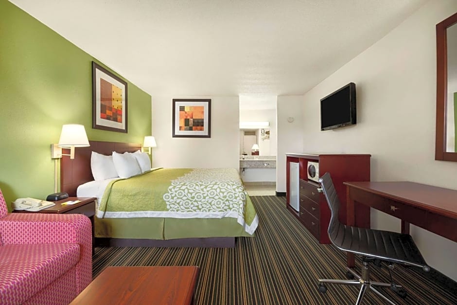 Days Inn by Wyndham Shelby
