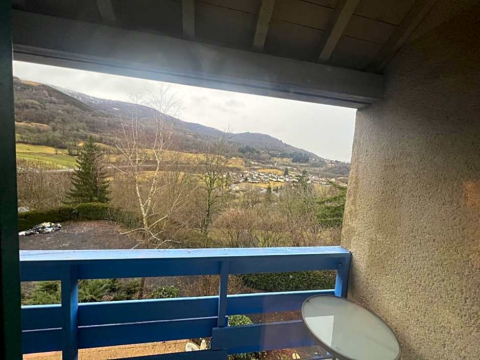 Le Castel du Cantal Groupe Village Fani