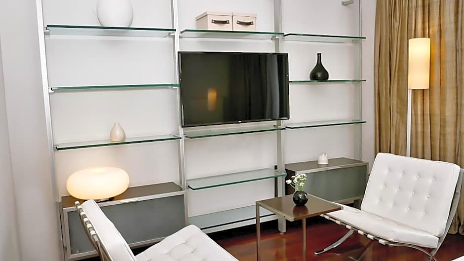 725 Continental Hotel