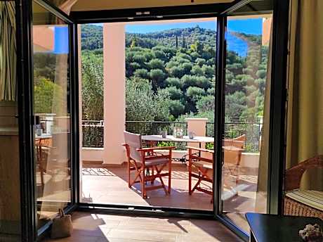 Donatos Apartments & Studios