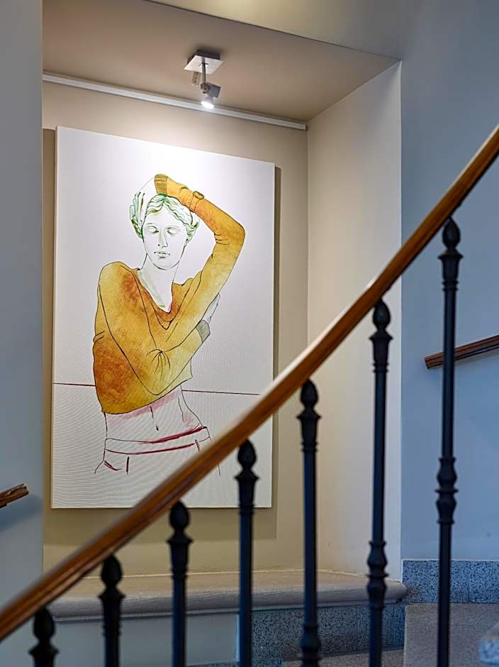 The ICON Hotel & Lounge