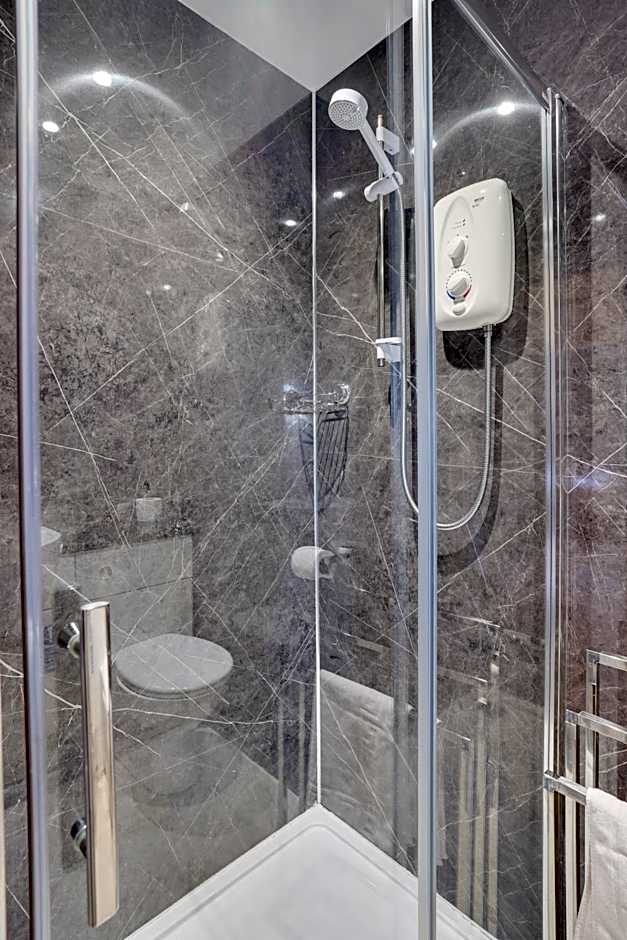 The County Hotel - Self Check-In, Ultra Fast WI-FI, Free Parking, Central Location