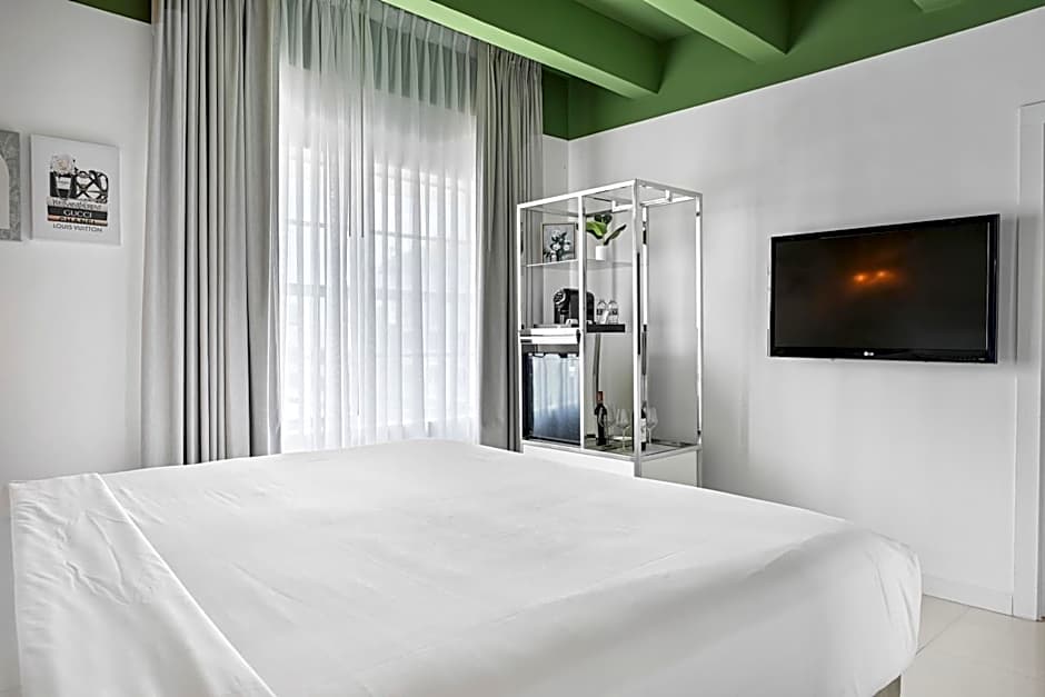 Foto 1 di 9 di 1 King Bed